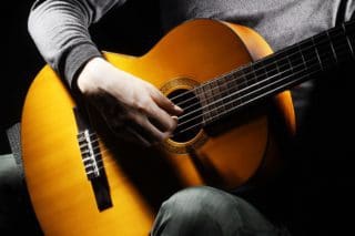 Wie deine akustische Gitarre schön bleibt
