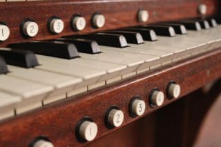 Dieser Organist spielt Chopin mit den Füßen