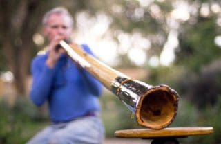 Didgeridoo spielen – von den ersten Tönen bis zur kontrollierten Zirkularatmung