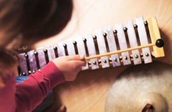Xylophon spielen – ideales Instrument für Einsteiger und musikalische Früherziehung