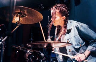 Frauen am Schlagzeug: 10 Power-Ladys, die den Groove vorantreiben