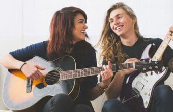 Spieltechniken auf der Gitarre: Hammer-on und Pull-off