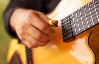 Siebensaitige Gitarren – von kulturgeprägt bis exotisch und rockend
