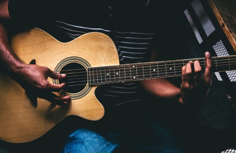Fingerpicking für Anfänger: Die ersten Schritte