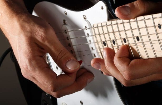 Fingerübungen auf der Gitarre: Damit die Griffel bestens funktionieren ...
