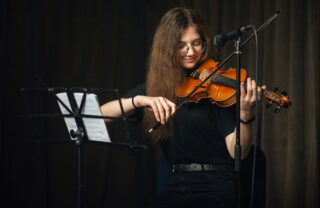 Violine und die korrekte Bogenhaltung