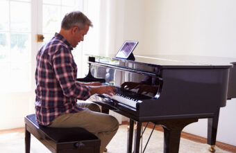 Als Erwachsener ein Instrument lernen – so funktioniert‘s