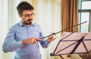 Geigenbogen richtig kolofonieren