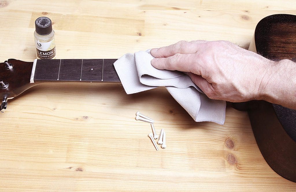 AkustikGitarre Saiten aufziehen für Einsteiger › Musikmachen