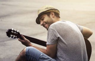 Crashkurs: Wie lange es dauert, bis man Gitarre spielen kann