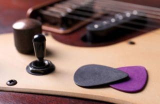 Das richtige Plektrum: Die Wahl zwischen Sound und Spieltechnik