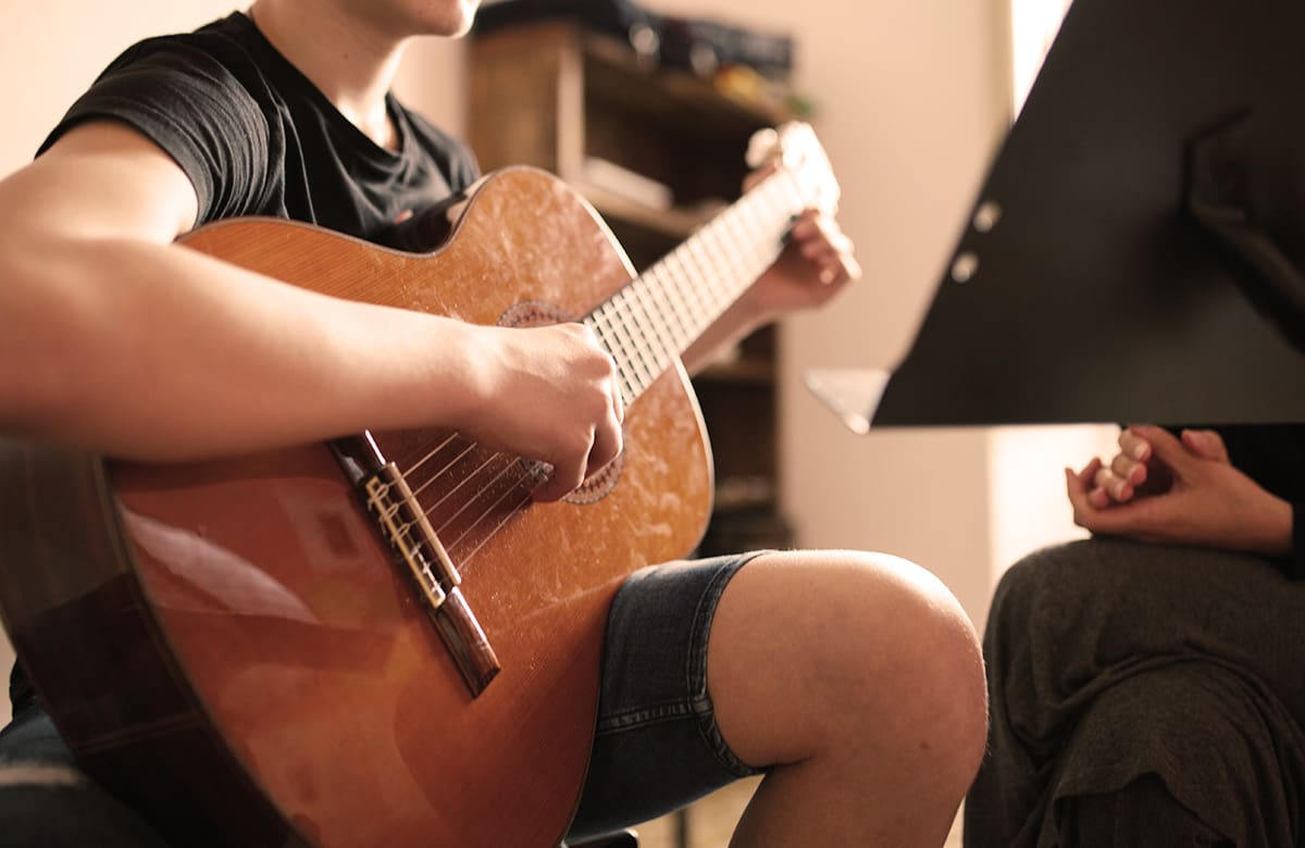 Der Klassiker als Einsteigerinstrument: die Schülergitarre