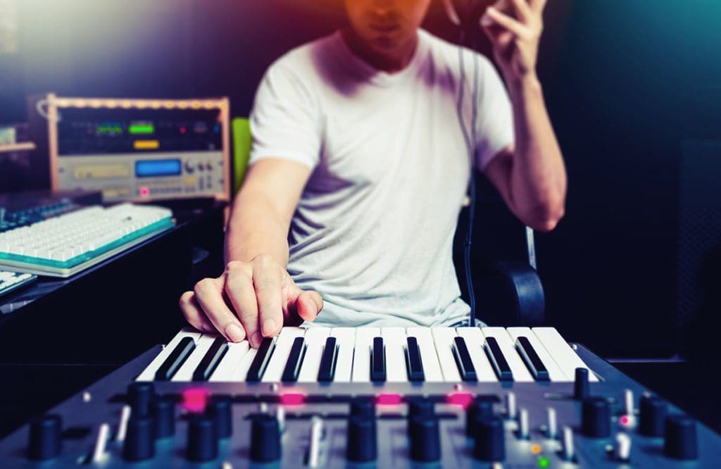 Wie funktioniert ein Synthesizer? › Musikmachen