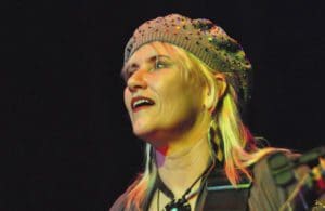 Hochgeschwindigkeitsgitarristin Jennifer Batten
