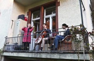 Musik gegen Corona: „Ode an die Freude“ direkt vom Balkon