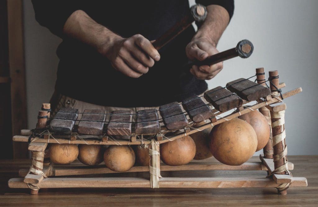 Balafon - ein Instrument, mit dem Geschichten bewahrt werden › Musikmachen
