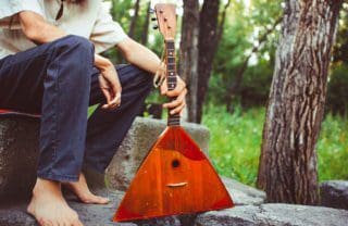 Balalaika spielen – Instrument mit dem Charme russischer Melancholie