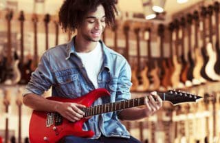 Preiswerte E-Gitarren – oftmals unterschätzt, häufig im Einsatz