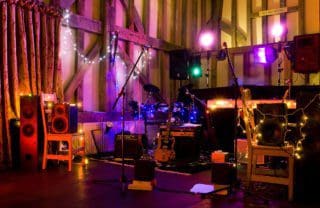 Lichttechnik pragmatisch: Deko-Light als Effektlicht für Einsteigerbands zweckentfremden