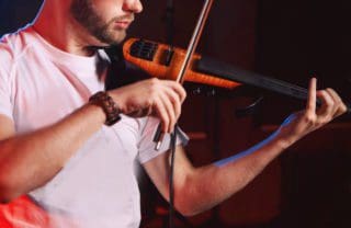 Elektrische Violine spielen – ein Klassiker wird modern