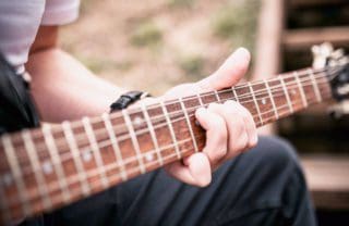 Spieltechniken auf der E-Gitarre: Bending und Vibrato für noch mehr Ausdruck