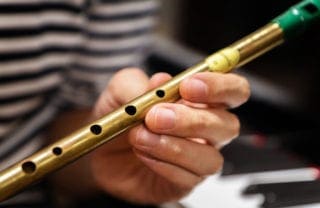Tin Whistle spielen: Charakterstarkes Instrument zwischen Melancholie und Impulsivität