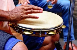 Pandeiro spielen: Symbolinstrument der brasilianischen Musik