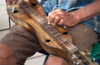 Mit dem Dulcimer ab in die Mittelalter- und Folkmusik
