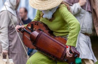 Drehleier spielen – der spezielle Zauber von Mittelalter & Co.