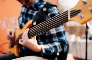 Fretless-Bass kaufen – auf der Suche nach der anspruchsvollen Herausforderung