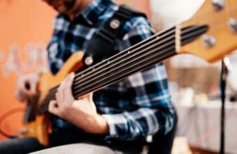 Fretless-Bass kaufen – auf der Suche nach der anspruchsvollen Herausforderung