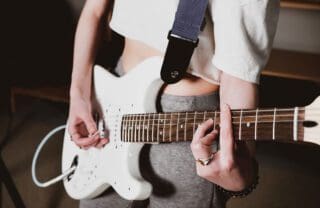 Fingerübungen auf der Gitarre: Damit die Griffel bestens funktionieren