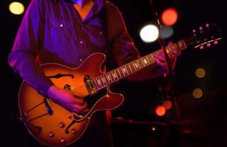 Hollowbody-Gitarre kaufen – besondere Ästhetik von Klang und Design