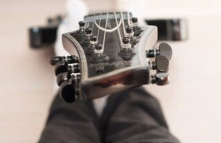 7-saitige E-Gitarre kaufen – volles Brett mit erweitertem Tonraum